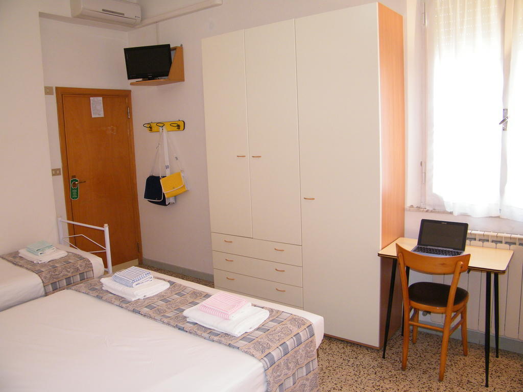 Hotel Nuovo Fiore Cattolica Chambre photo