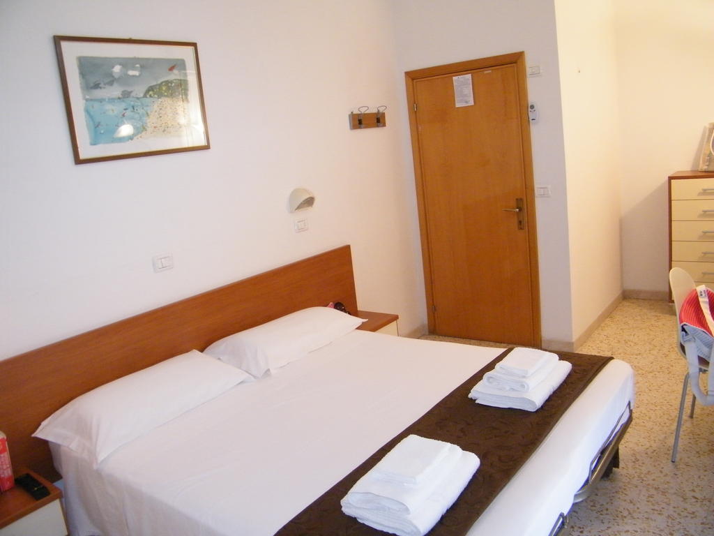 Hotel Nuovo Fiore Cattolica Chambre photo