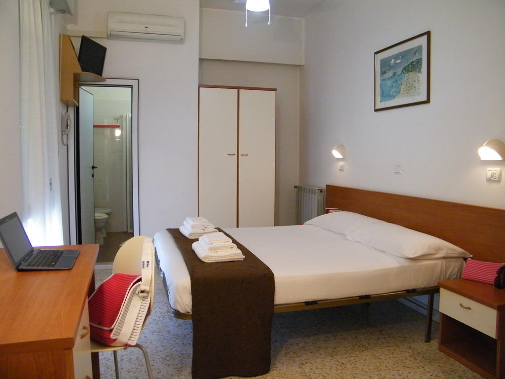 Hotel Nuovo Fiore Cattolica Chambre photo