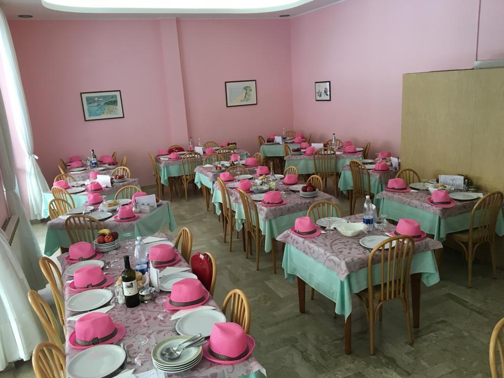 Hotel Nuovo Fiore Cattolica Extérieur photo
