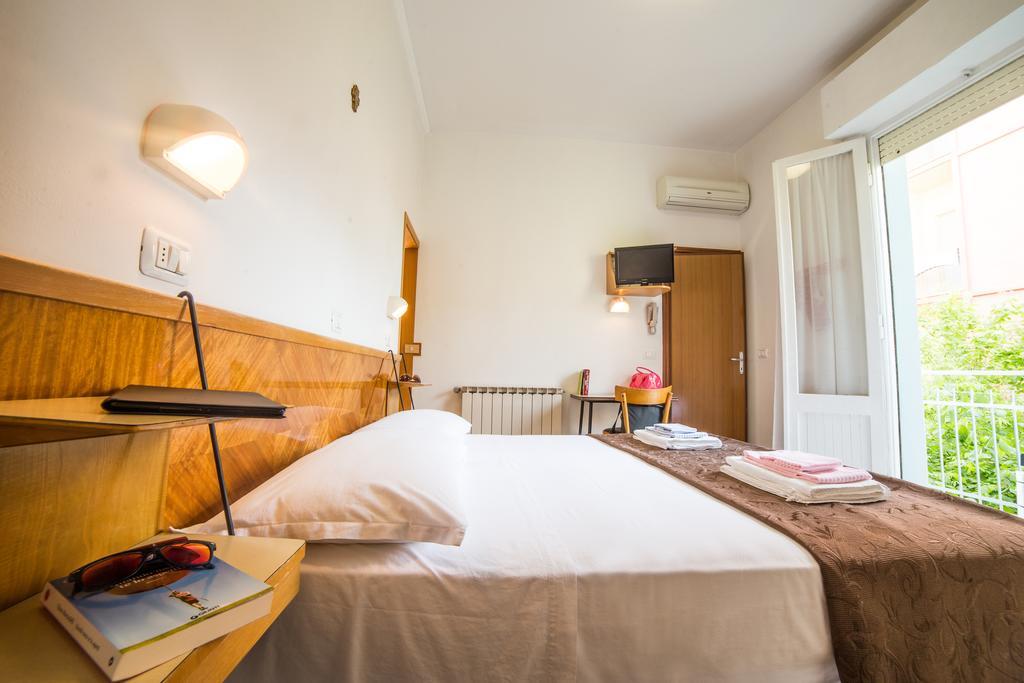 Hotel Nuovo Fiore Cattolica Chambre photo