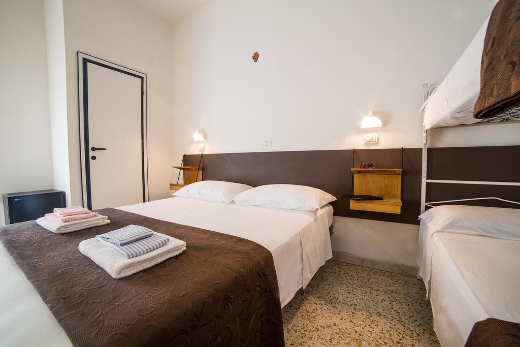 Hotel Nuovo Fiore Cattolica Chambre photo