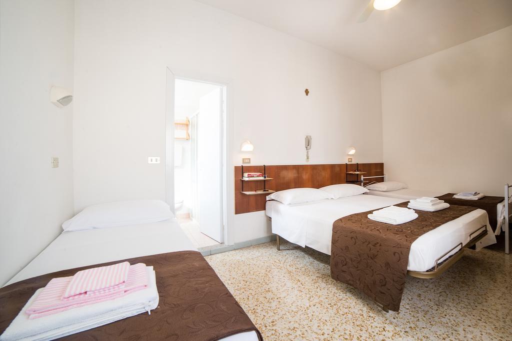 Hotel Nuovo Fiore Cattolica Chambre photo