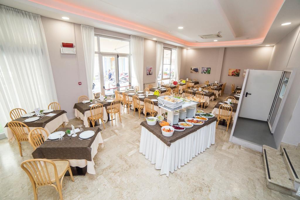 Hotel Nuovo Fiore Cattolica Extérieur photo