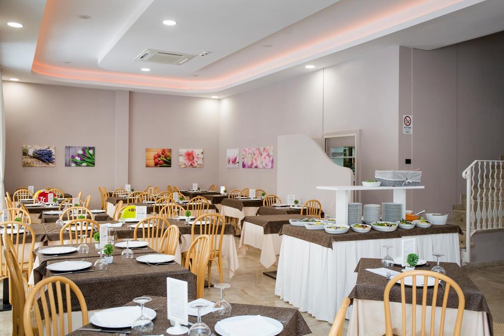 Hotel Nuovo Fiore Cattolica Extérieur photo