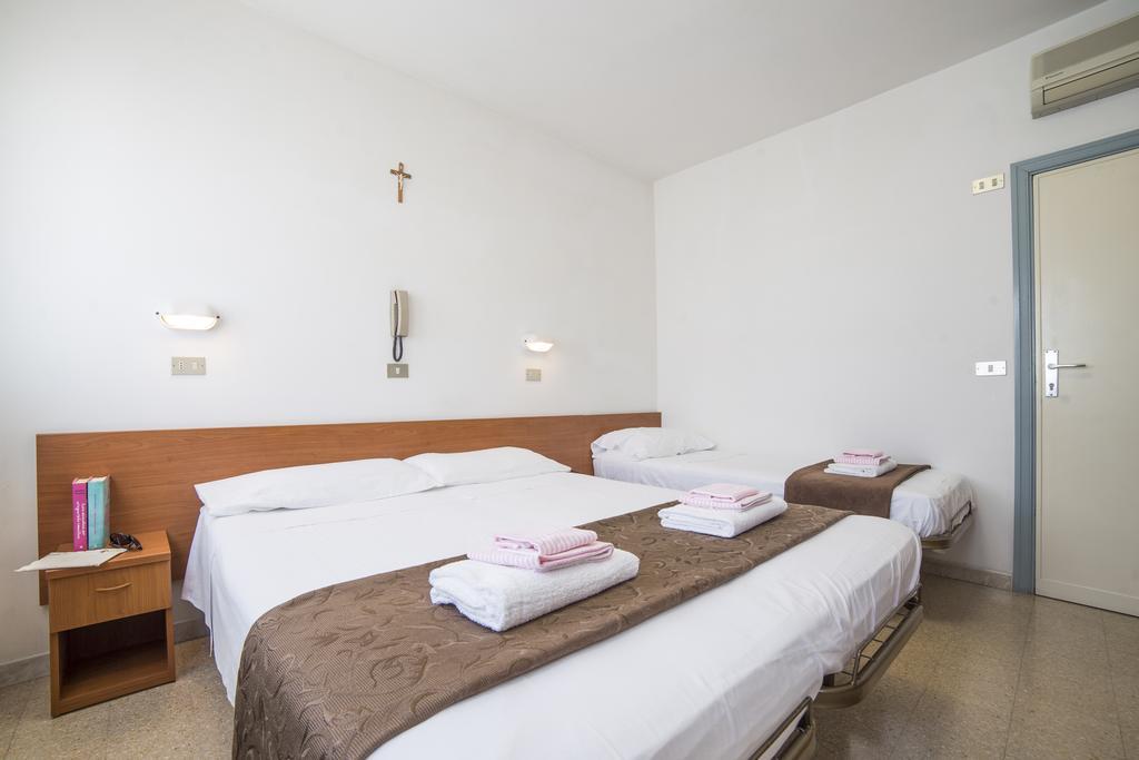Hotel Nuovo Fiore Cattolica Extérieur photo