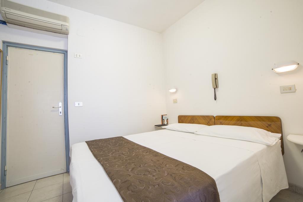 Hotel Nuovo Fiore Cattolica Extérieur photo