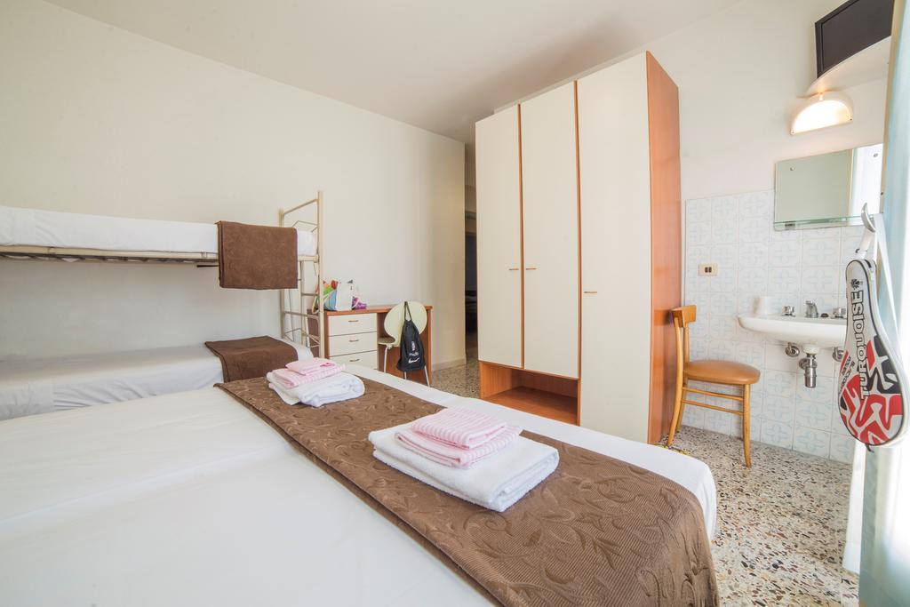 Hotel Nuovo Fiore Cattolica Chambre photo